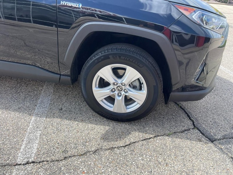 Toyota RAV4 Hybrid Vehicle Image 07