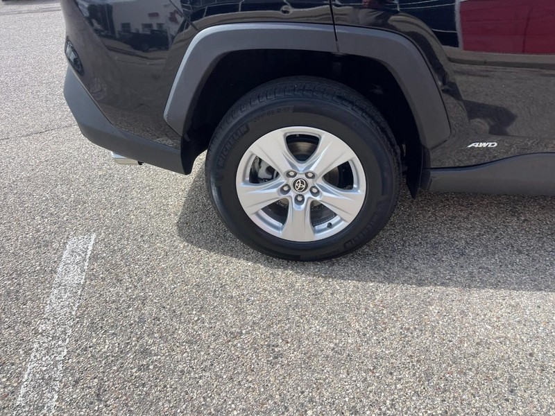 Toyota RAV4 Hybrid Vehicle Image 08