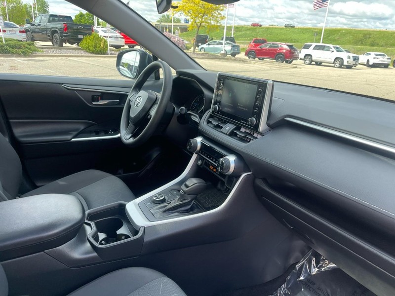 Toyota RAV4 Hybrid Vehicle Image 09