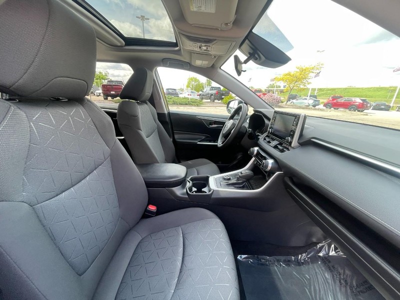 Toyota RAV4 Hybrid Vehicle Image 10