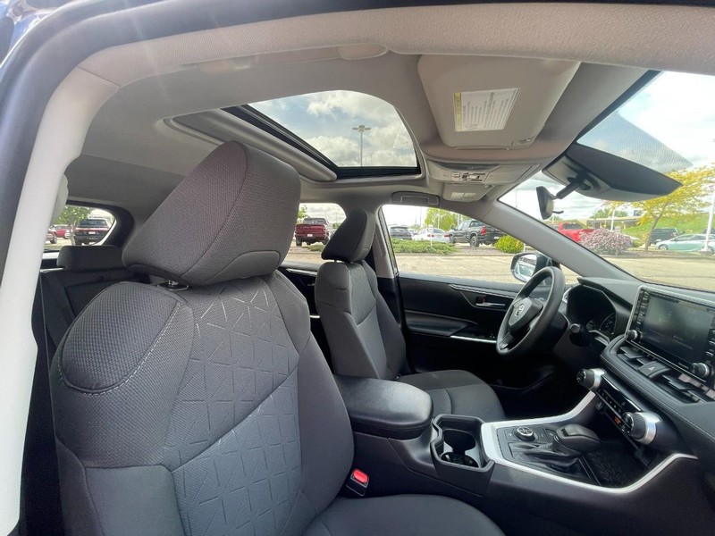 Toyota RAV4 Hybrid Vehicle Image 11