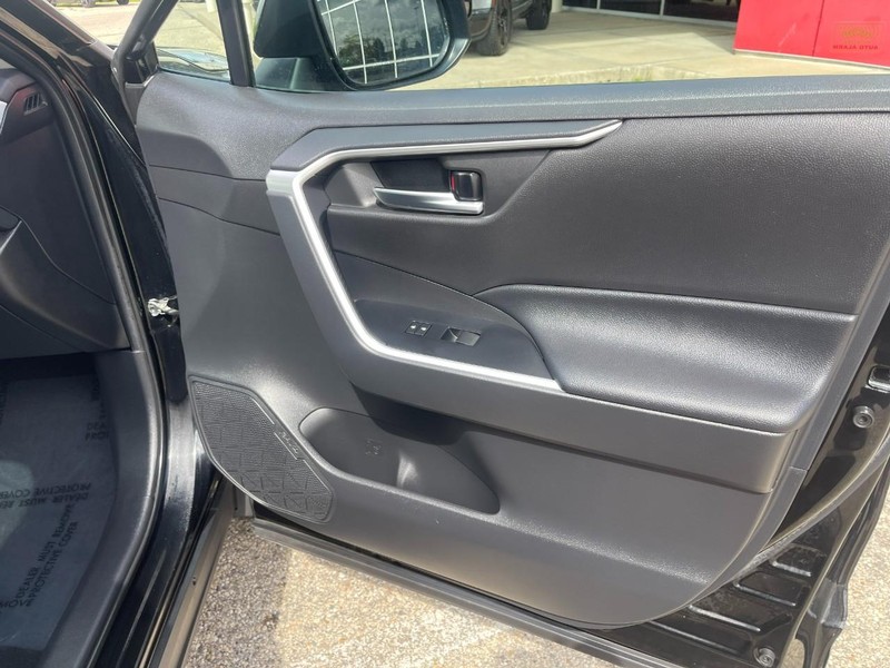 Toyota RAV4 Hybrid Vehicle Image 12