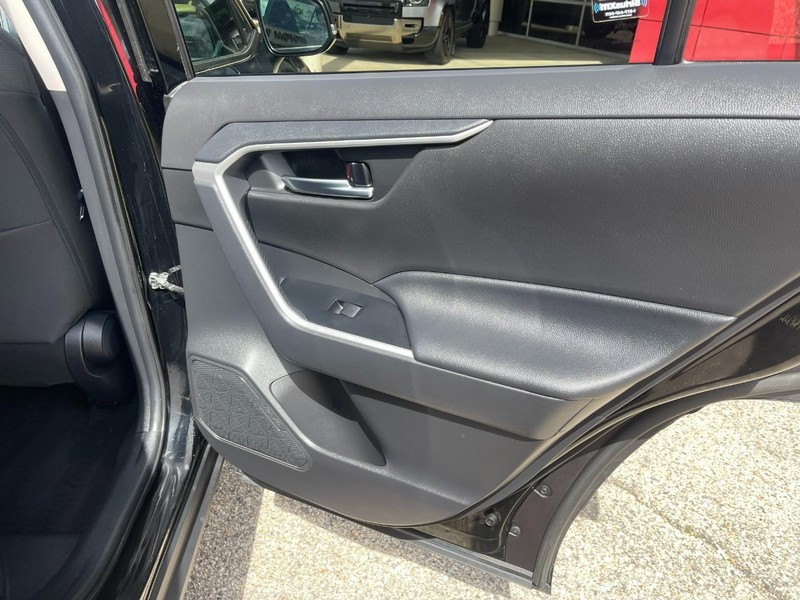 Toyota RAV4 Hybrid Vehicle Image 15