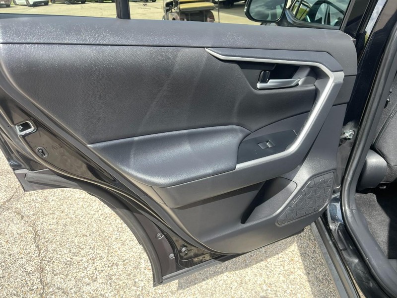 Toyota RAV4 Hybrid Vehicle Image 18