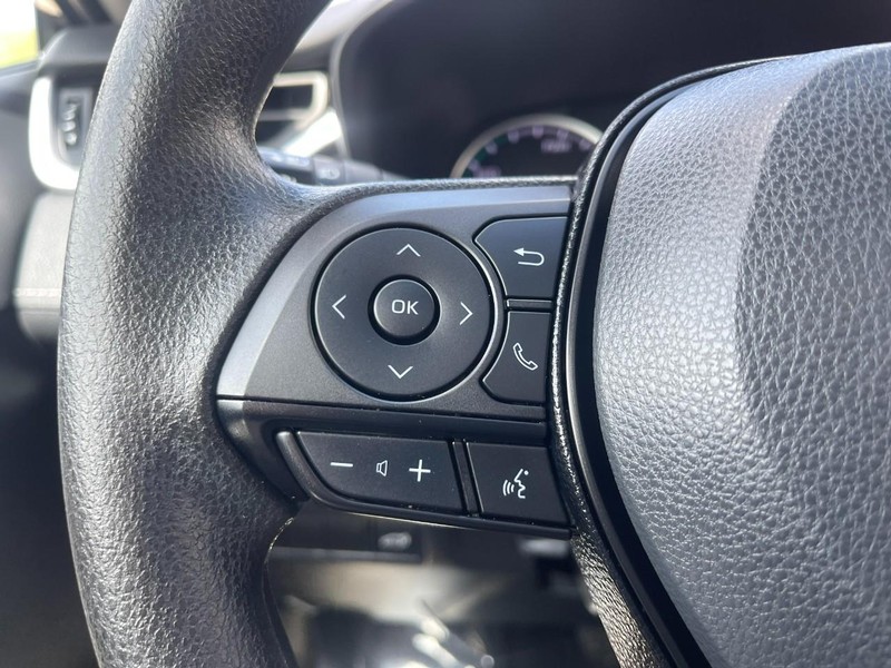 Toyota RAV4 Hybrid Vehicle Image 24
