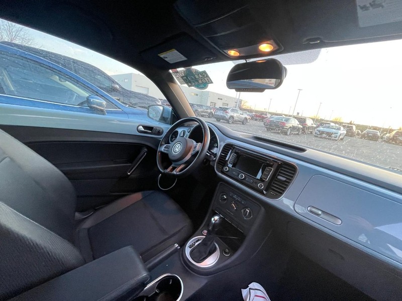 Volkswagen Beetle Vehicle Image 04