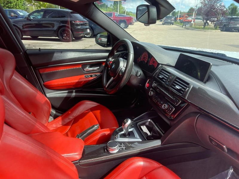 BMW M3 Vehicle Image 09