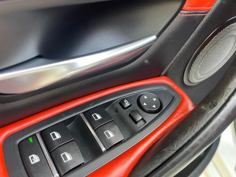 BMW M3 Vehicle Image 23