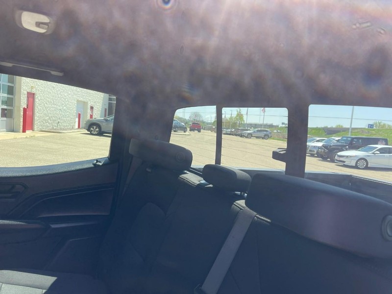 Chevrolet Colorado Vehicle Image 16
