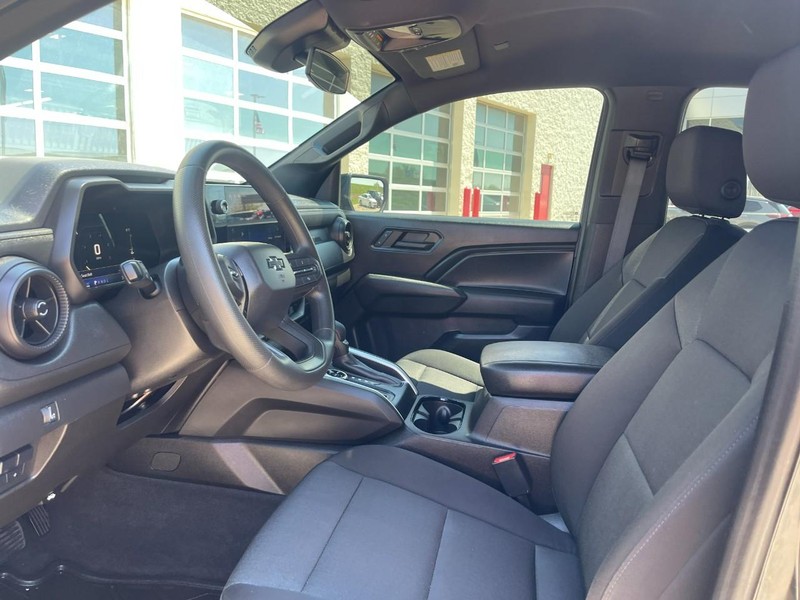 Chevrolet Colorado Vehicle Image 18