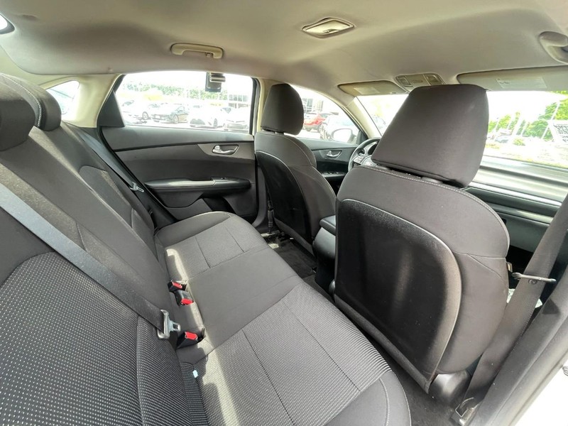 Kia Forte Vehicle Image 09