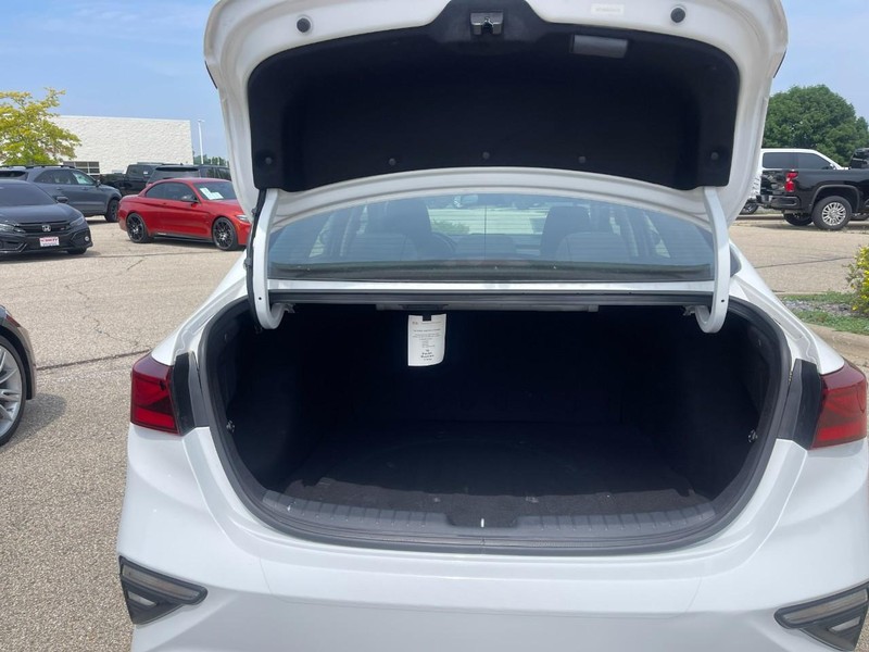 Kia Forte Vehicle Image 11