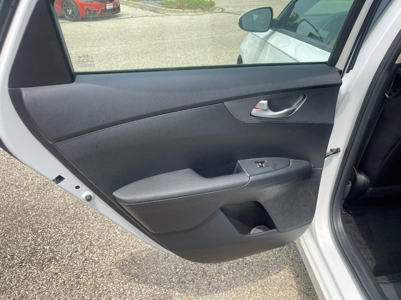 Kia Forte Vehicle Image 13