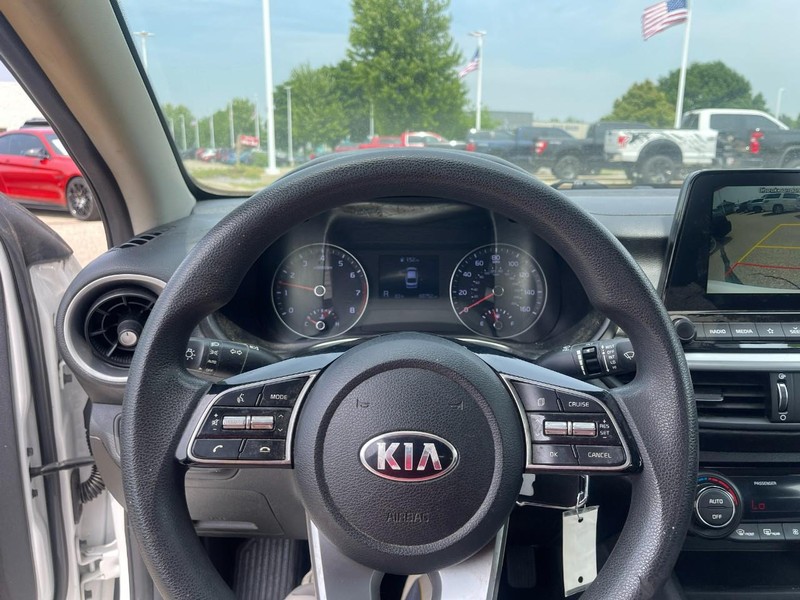 Kia Forte Vehicle Image 18