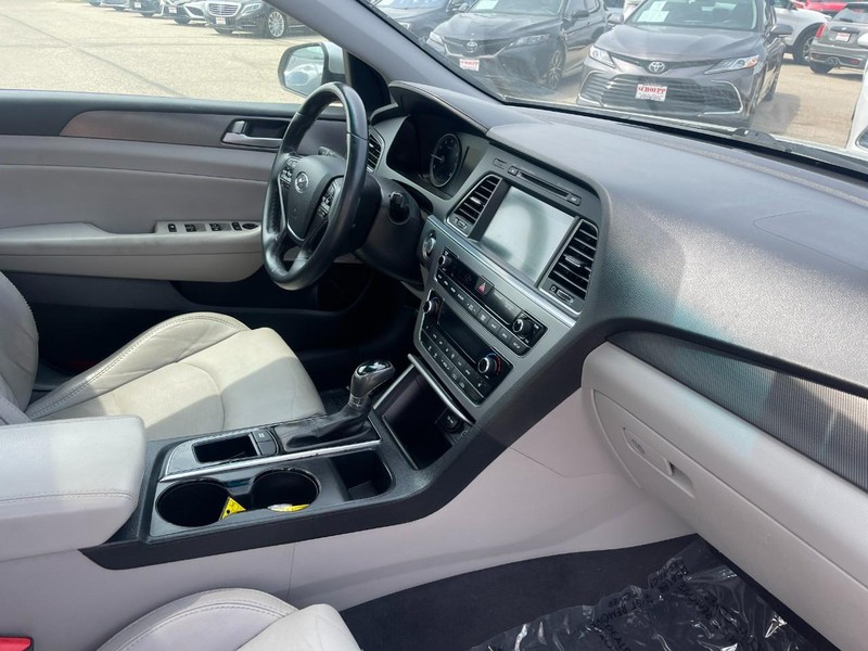 Kia Forte Vehicle Image 21