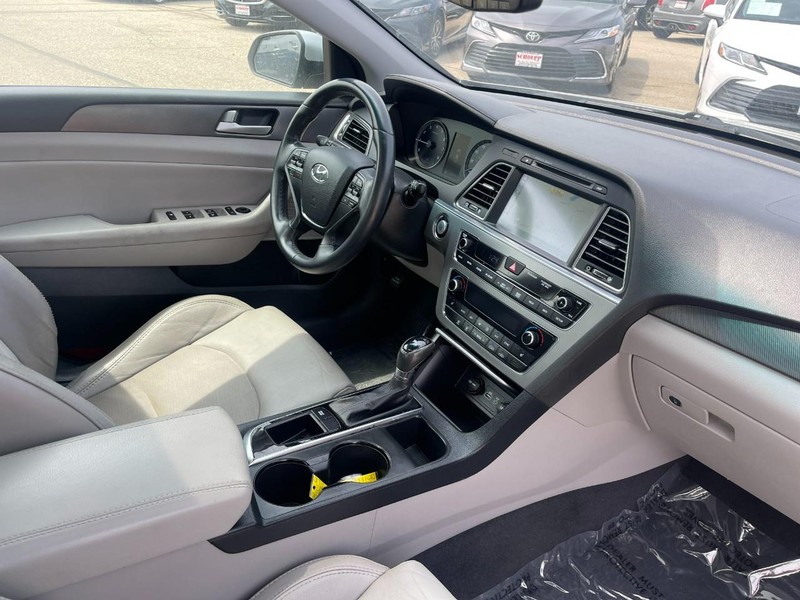 Kia Forte Vehicle Image 24