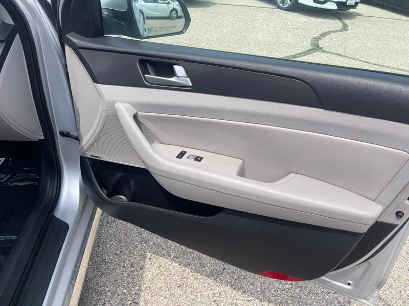 Kia Forte Vehicle Image 25