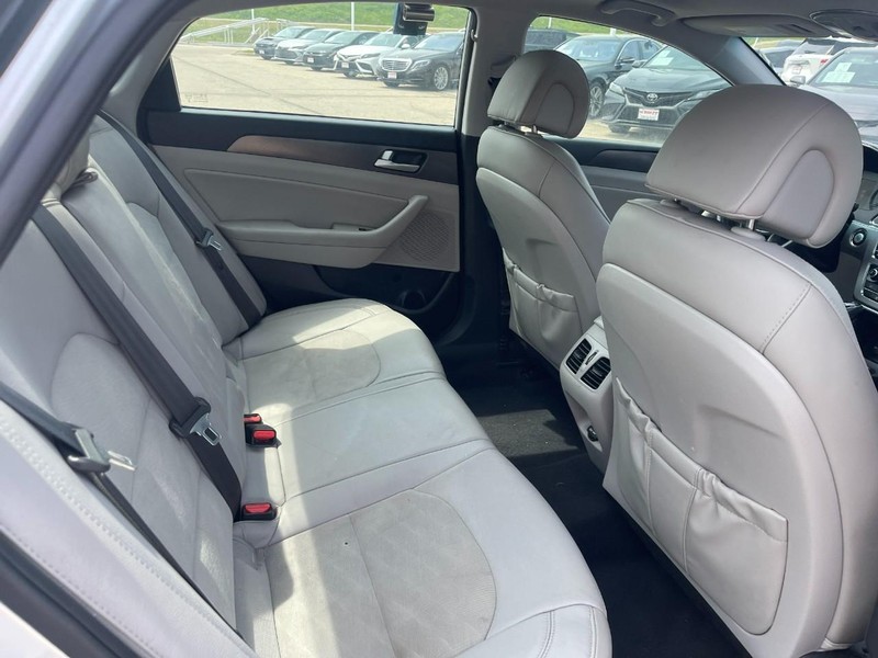 Kia Forte Vehicle Image 26