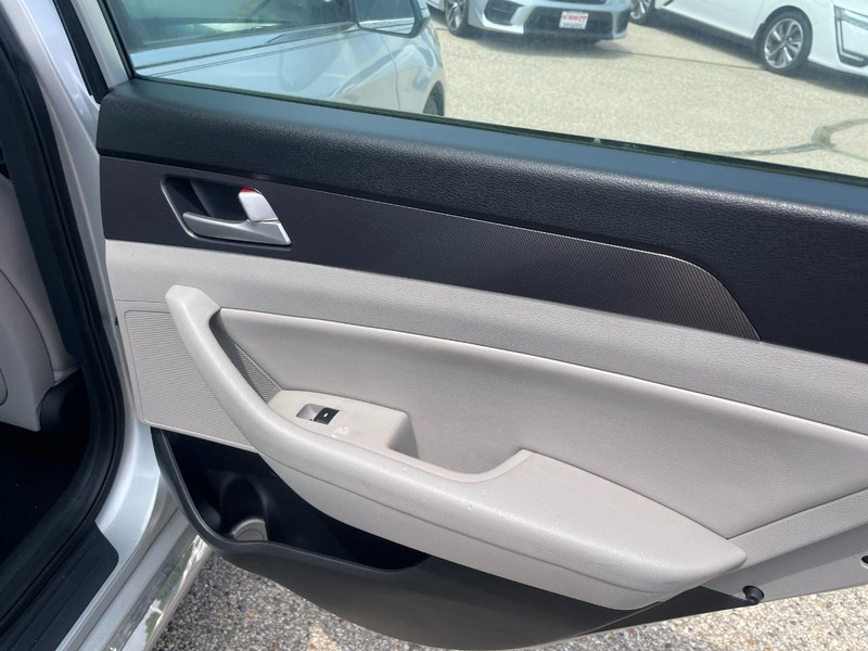 Kia Forte Vehicle Image 28