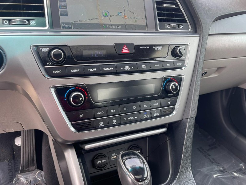 Kia Forte Vehicle Image 34
