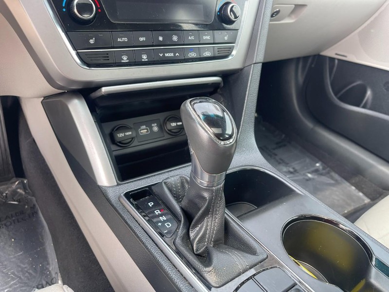Kia Forte Vehicle Image 36