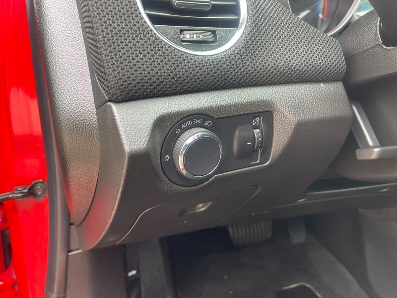 Chevrolet Cruze Vehicle Image 14