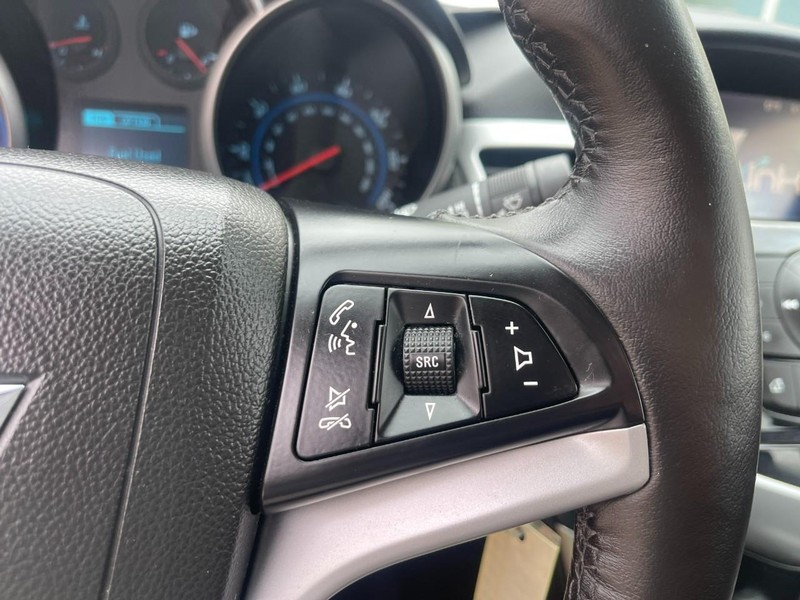 Chevrolet Cruze Vehicle Image 17