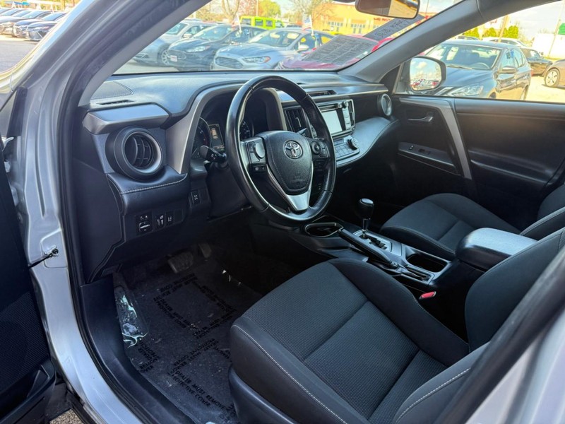 Toyota RAV4 Vehicle Image 10