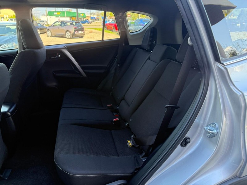 Toyota RAV4 Vehicle Image 11