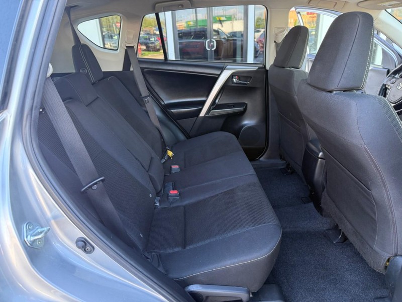 Toyota RAV4 Vehicle Image 14