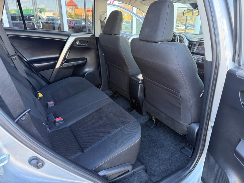 Toyota RAV4 Vehicle Image 15