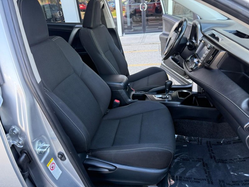 Toyota RAV4 Vehicle Image 16