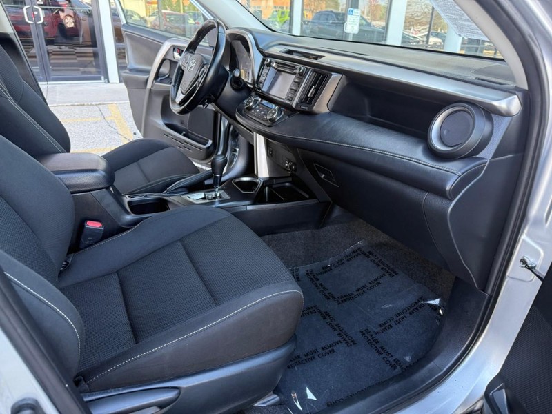 Toyota RAV4 Vehicle Image 17