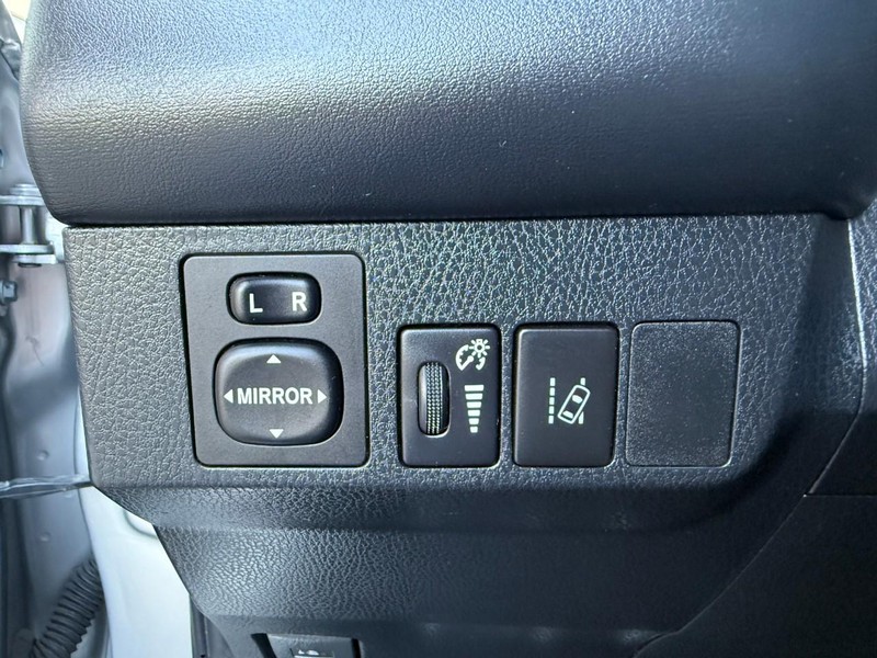 Toyota RAV4 Vehicle Image 18