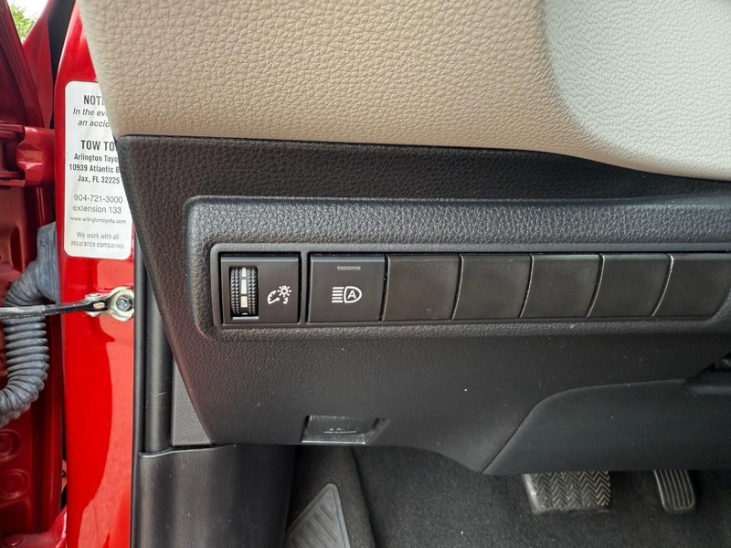Toyota Corolla Vehicle Image 16