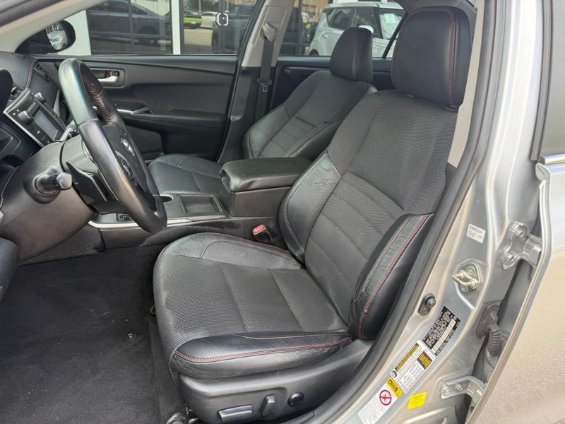 Toyota Camry Vehicle Image 09
