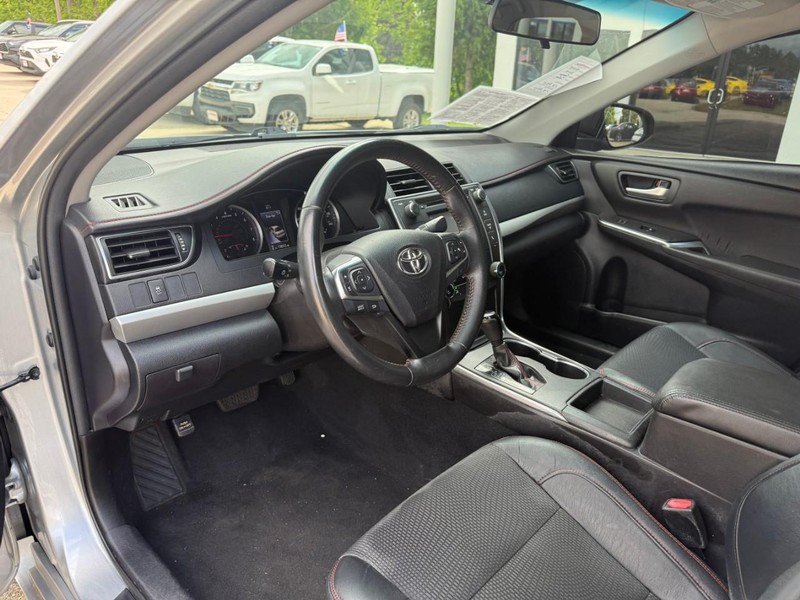 Toyota Camry Vehicle Image 10