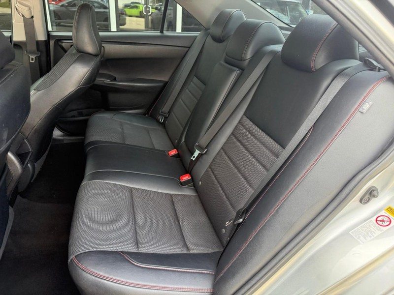 Toyota Camry Vehicle Image 11