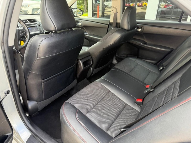Toyota Camry Vehicle Image 12