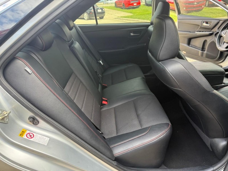 Toyota Camry Vehicle Image 13