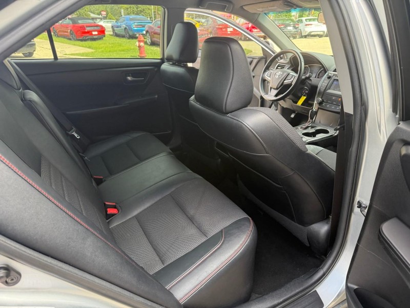 Toyota Camry Vehicle Image 14
