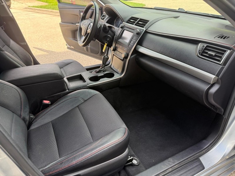 Toyota Camry Vehicle Image 16