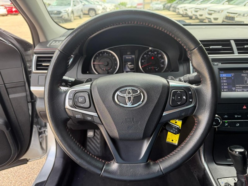 Toyota Camry Vehicle Image 17