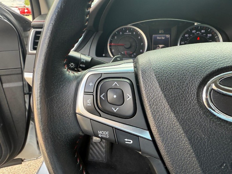 Toyota Camry Vehicle Image 18
