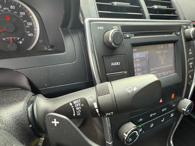 Toyota Camry Vehicle Image 21