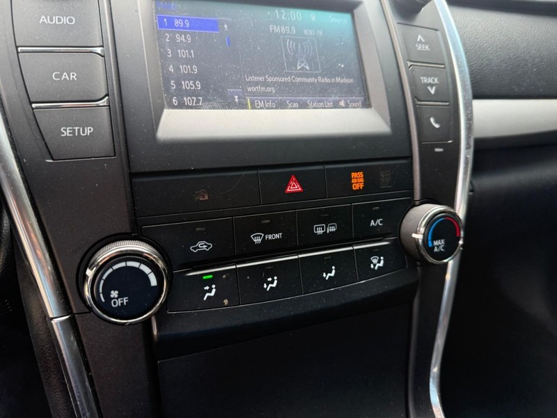 Toyota Camry Vehicle Image 24