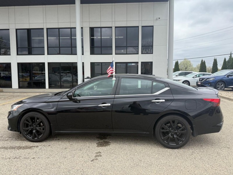 Nissan Altima Vehicle Image 08
