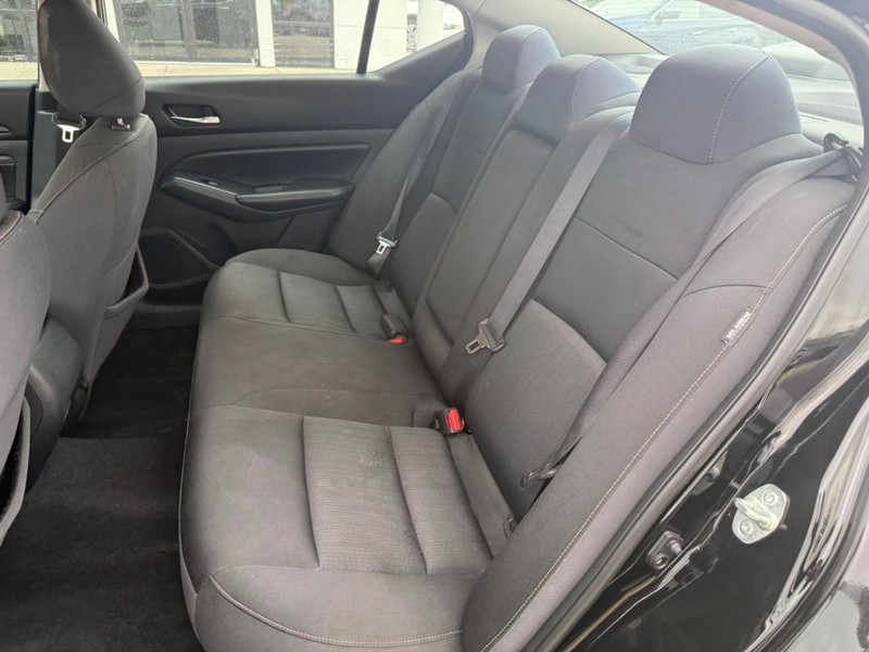 Nissan Altima Vehicle Image 11