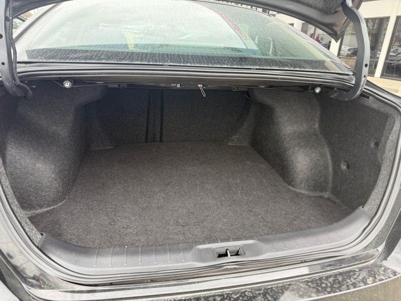 Nissan Altima Vehicle Image 13