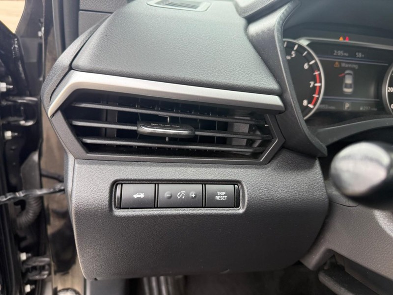 Nissan Altima Vehicle Image 18